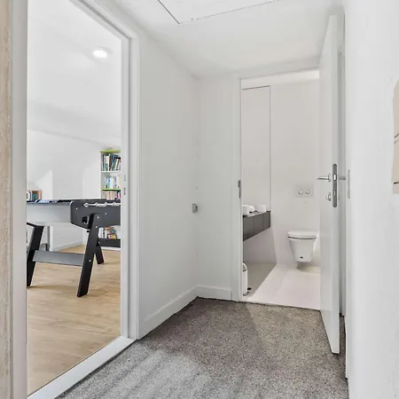 Сasa de vacaciones Grand Townhouse With Sauna Near The Sea