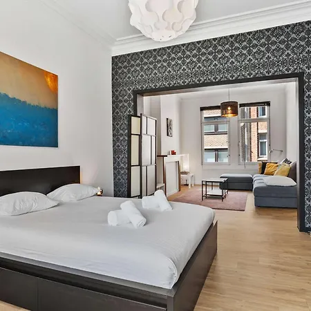 Сasa de vacaciones Grand Townhouse With Sauna Near The Sea