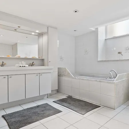 Grand Townhouse With Sauna Near The Sea Сasa de vacaciones *